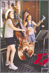 Camptown Ladies sing their song on Spring Street